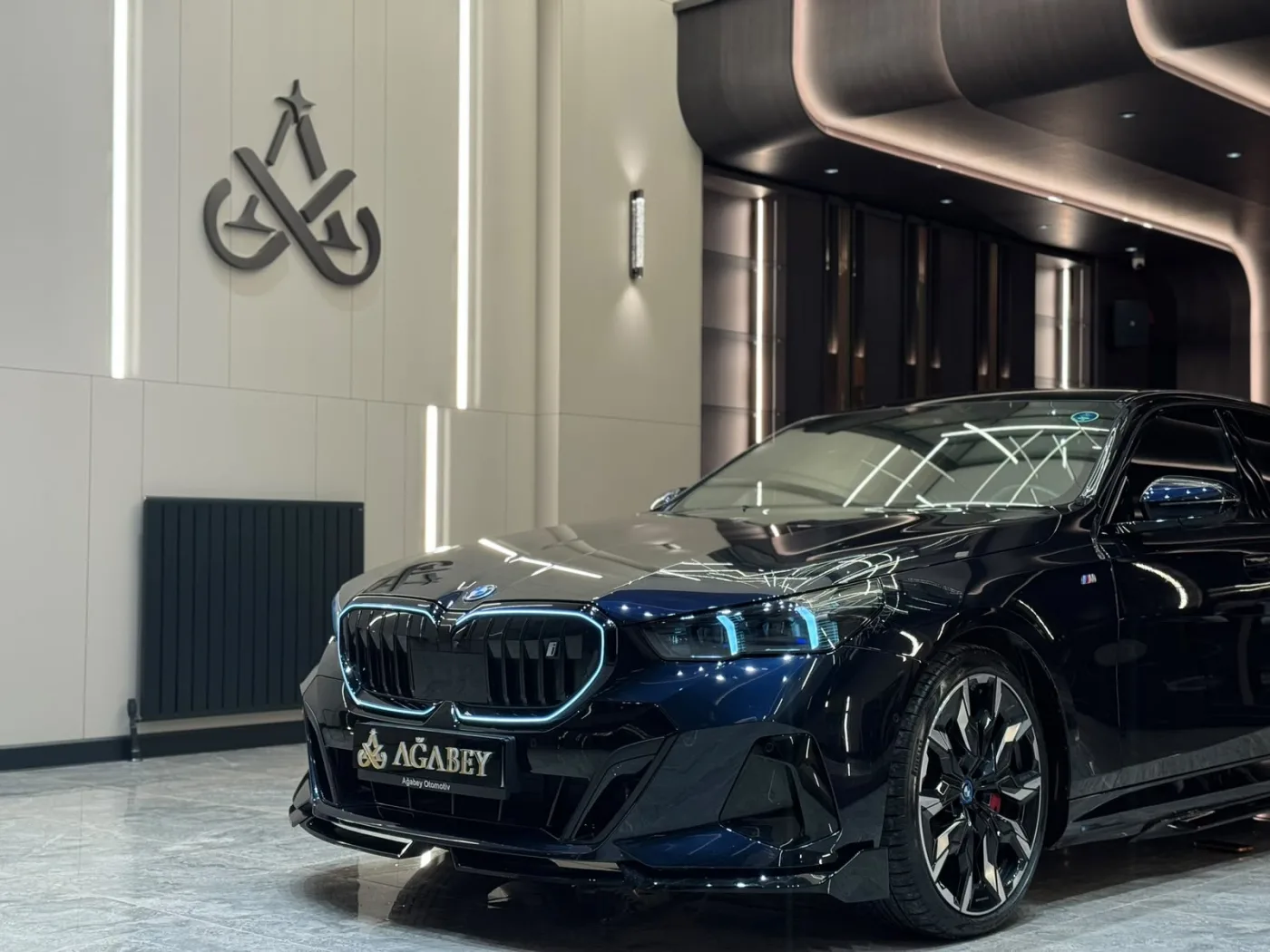 Ağabey Otomotiv showroom
