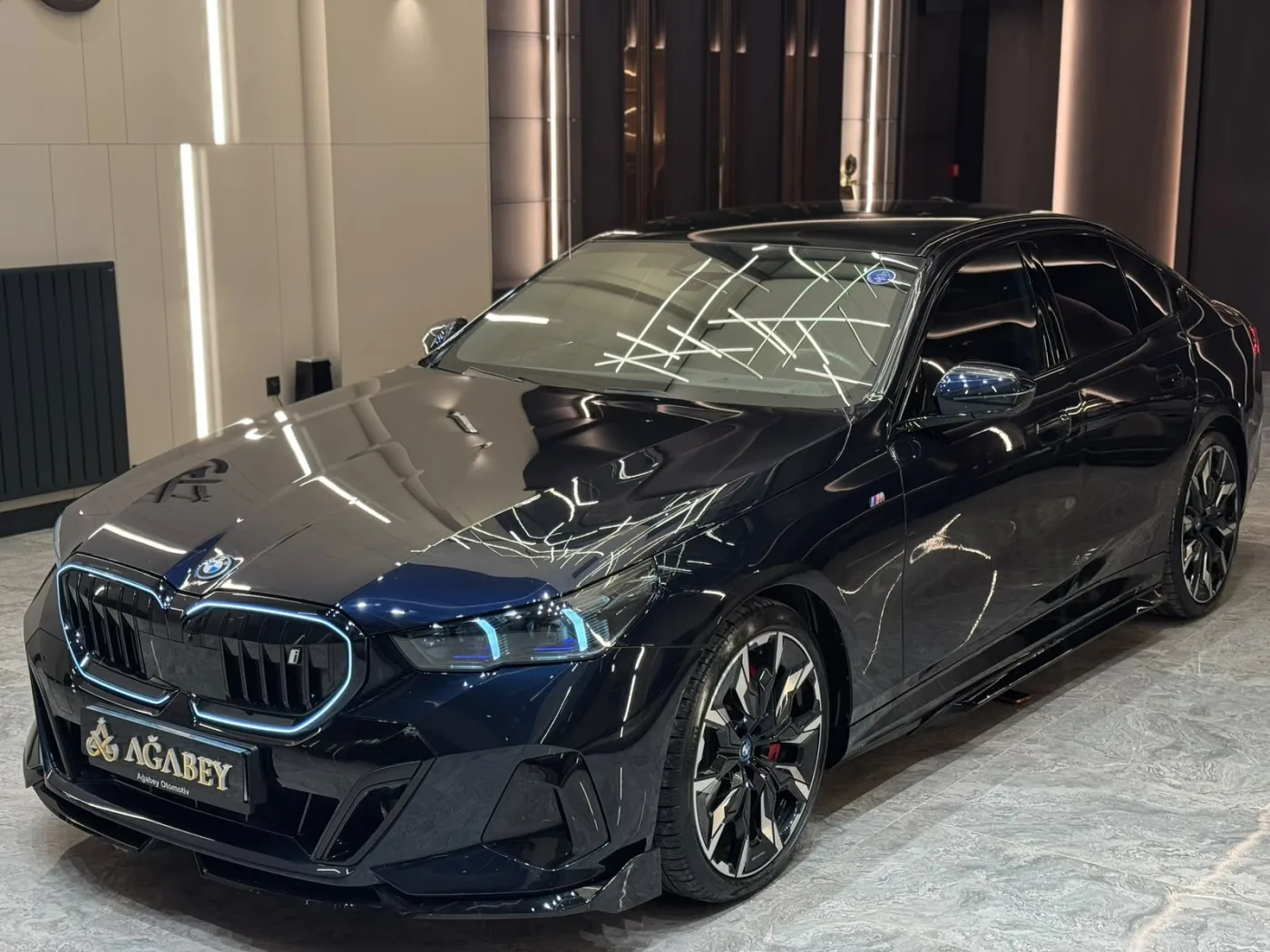 Ağabey Otomotiv showroom